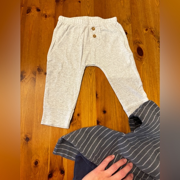 Bundle of 9 pairs of 6-9 months pants - Picture 8 of 8